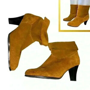 Markon Suede heel boots Leather upper balance man made material. Slightly worn